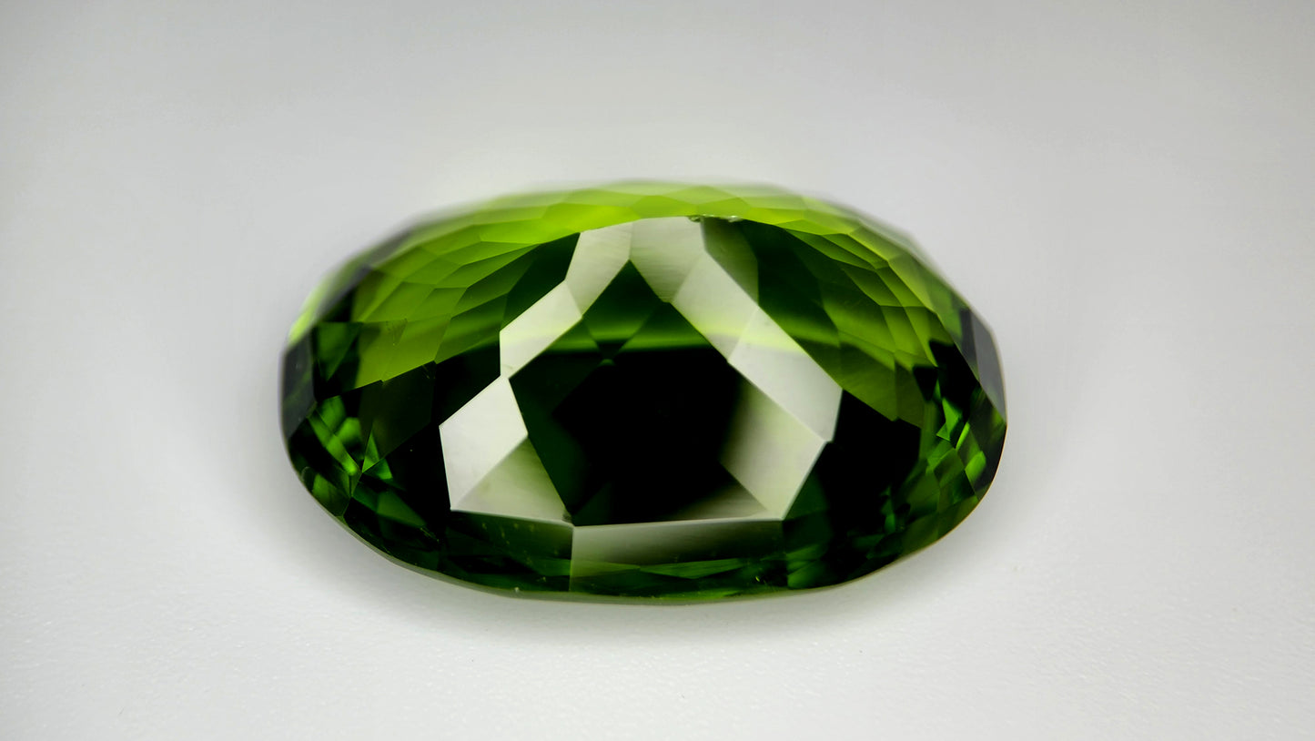 30 Carats Natural Peridot From Pakistan IGCPeridot09