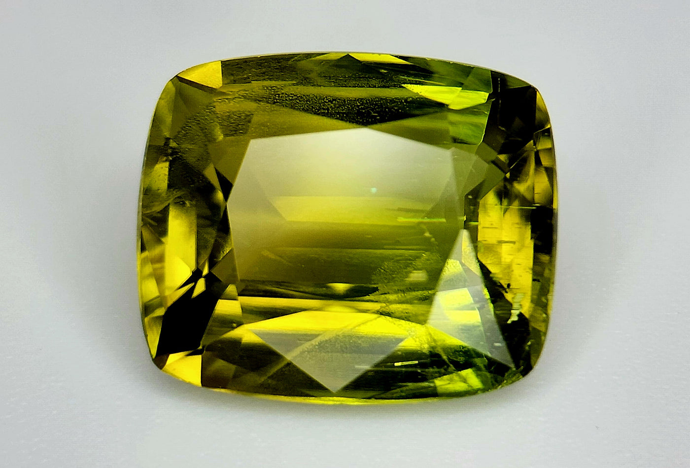 8CT NATURAL PAKISTAN PERIDOT STONES IGCPS13 - imaangems