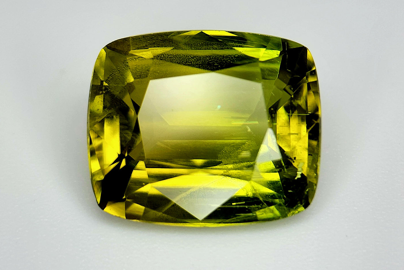 8CT NATURAL PAKISTAN PERIDOT STONES IGCPS13 - imaangems