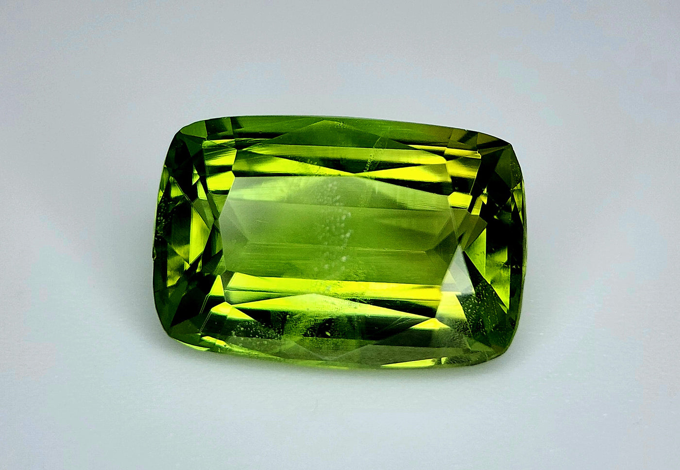 7CT NATURAL PAKISTAN PERIDOT STONES IGCPS06 - imaangems